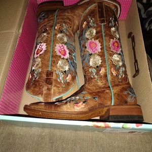 Cowgirl Boots size 9